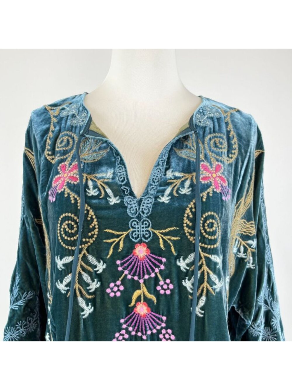 NWOT Johnny Was Silk Blend Velvet Floral Embroidered Tunic Blouse Green Size M - Picture 5 of 16